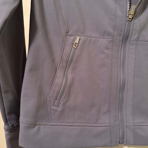 Calvin Klein - Picture 3 of 5